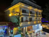 Aura Boutique Hotel Hotels near Titreyengol