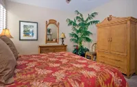 Spacious Lanai and Peek-a-Boo Ocean Views - Exquisite Vacation Oasis