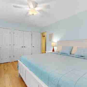 Luxury Home on North Beach-NEW Heated Pool & Hot Tub, Firepit, Game Room & More! Rooms