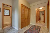 Slopes & Spokes-Alaska with Large HOT TUB