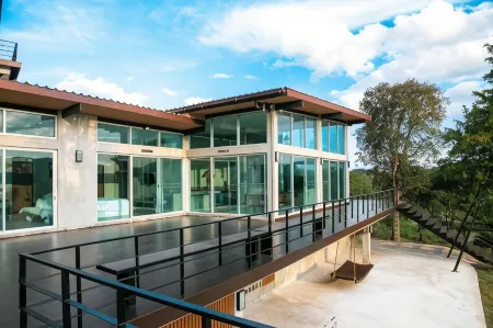 Mighty Mountain Thailand Отели рядом с достопримечательностью «Kaeng Krachan Dam Electric»