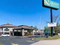 Quality Inn & Suites Thomasville Hotels near Lexington Center