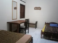 Griya Erlangga Homestay Hotels in Pajangan
