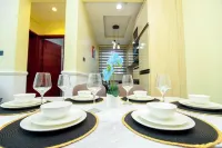 Arikays Homes - 3bdr/3bthr apartment with pool, hot tub, & gym.