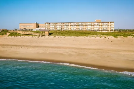 Ramada Plaza by Wyndham Nags Head Oceanfront Отели в г. Килл-Девил-Хилс