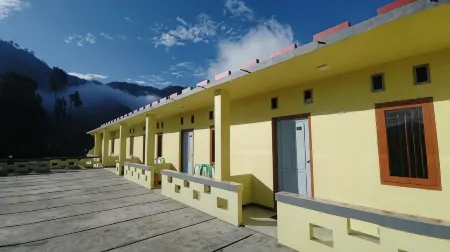 Tengger Indah Seruni Bromo Отели рядом с достопримечательностью «Area Parkir Seruni Point»