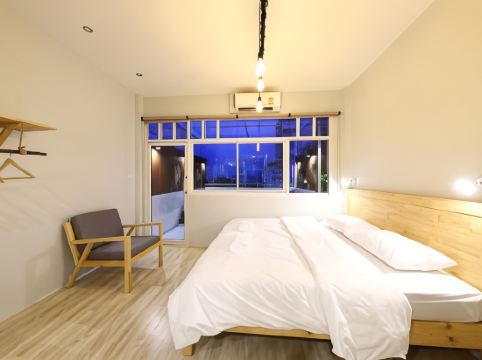 เอกเขนก โฮสเทล