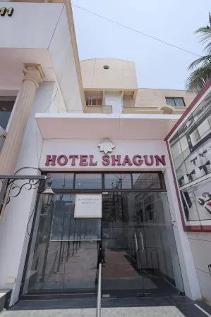 Hotel Shagun, Piplod City Centre Surat Отели в г. Сурат