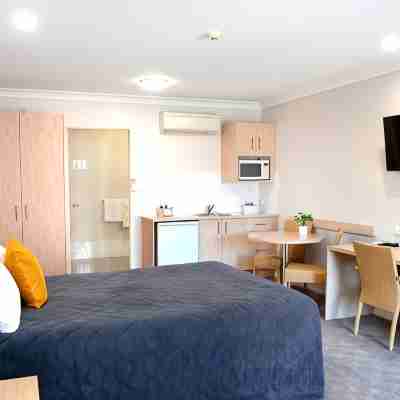 Mackellar Motel Rooms