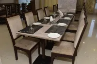 Hotel Girija Sunrise 300 Meter from Baba Dham Temple - Breakfast