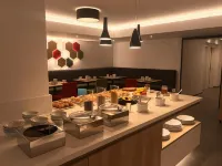 Tourist Hotel - Aamiainen