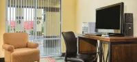 Days Inn & Suites by Wyndham Foley - Pet friendly