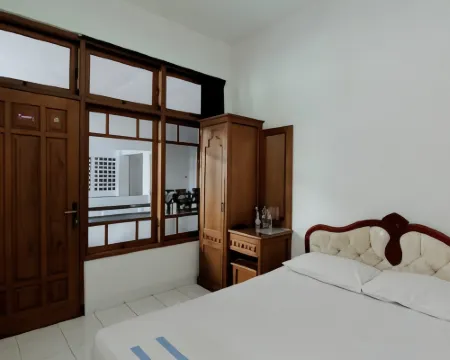 Hotel Fevytra Syariah Hotels in Umbulharjo