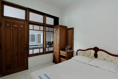 Hotel Fevytra Syariah Hotels in Umbulharjo