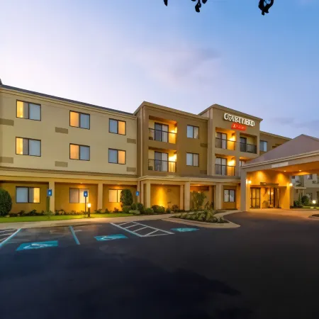 Courtyard Albany Отели рядом с достопримечательностью «Flint RiverQuarium»