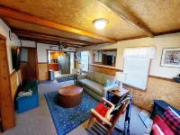 Little Blue Cabin on the Clearwater River! Hotels in Seeley Lake