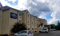 Microtel Inn & Suites by Wyndham Prairie du Chien Hotels in Mendon