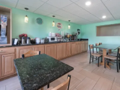 Super 8 by Wyndham Devils Lake Hotels in Devils Lake