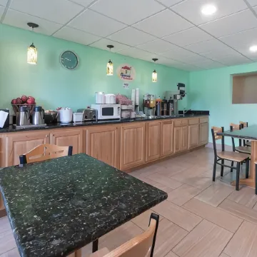 Super 8 by Wyndham Devils Lake