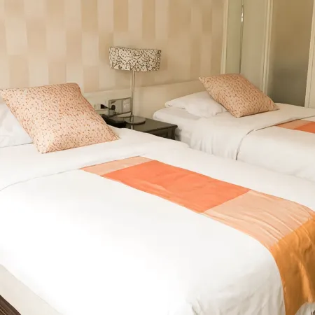 Aphrodite Inn Bangkok Отели рядом с достопримечательностью «Алтари на перекрестке Ратчапрасонг»
