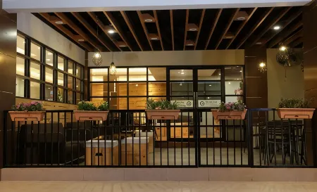 Grand Citihub Hotel @Kartini - Lampung Отели рядом с достопримечательностью «Condong Island»