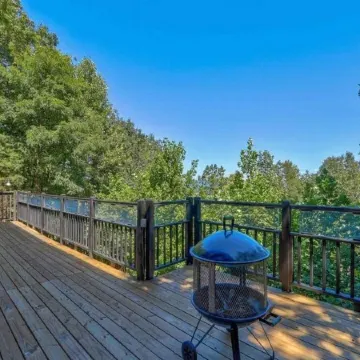 Carson's Run on Cedar Mountain--Cozy retreat with spectacular mountain views.