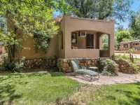 Town-N-Country Cottages Hotels in Manitou Springs