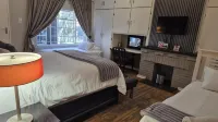 44 on Ennis Guest Lodge and Restaurant -
