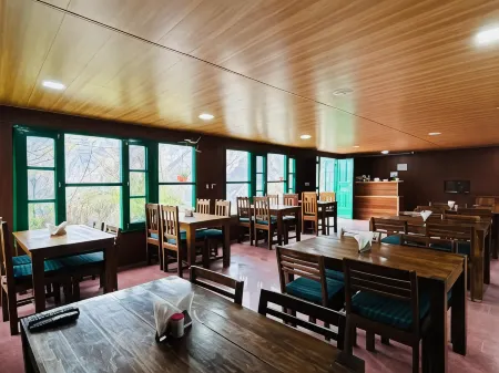 Himalayan High, Auli, by Himalayan Eco Lodges