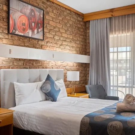 The Settlement Historic Hotel
