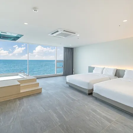 Sharp & Flat Hotel