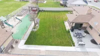 Huge 8Br for 20+: 6 Kings, Hot Tub, Cinema, Arcade, Pool Table & Big Parking