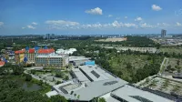 HostaHome Suites at Afiniti Residence Walk to Legoland - 屋上プール