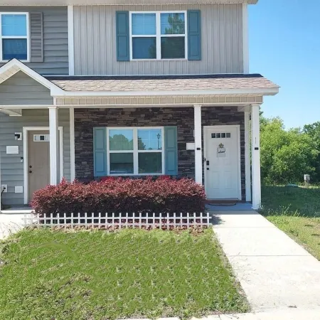Beachy Style Home and Cozy . No Pet Fee, 6 Guests