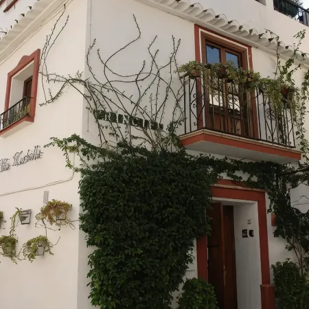 La Villa Marbella Отели рядом с достопримечательностью «Автобусный вокзал Марбельи»