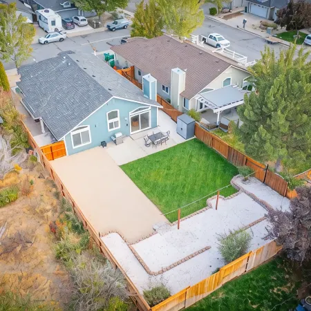 Modern Western Retreat Pet Friendly 4 bed 2 bath