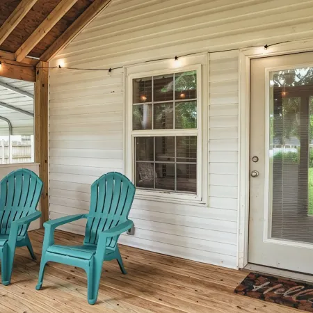 The Bird House – Charming Downtown Lebanon Stay, Pets Welcome!