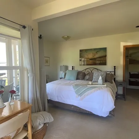 Pinnacle Perch, 5 Min Walk to Lake Whatcom. Golf, Pool, Trails, Biking and View