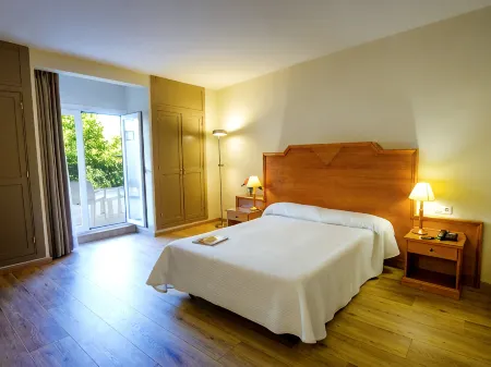 Hotel Monarque El Rodeo