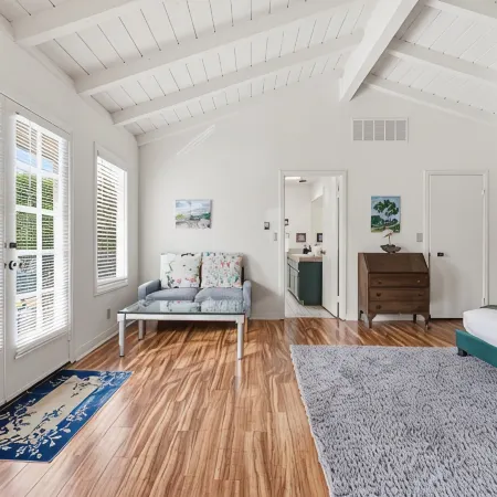 Pool, Foosball, Pool Table, Basketball Family Friendly, blocks from the beach!