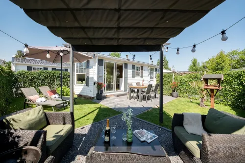 Stylish & Tranquil Garden Retreat ~ Lounges ~ Pkg!