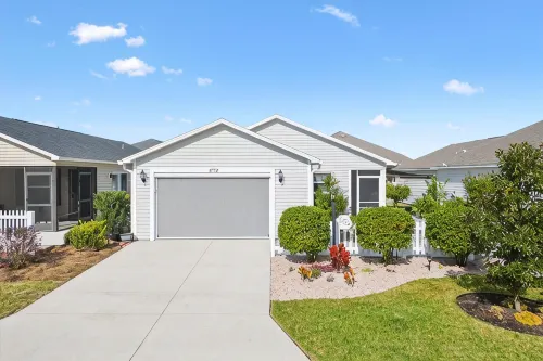 Spacious villa in The Villages w/ nice outdoor area south of turnpike.