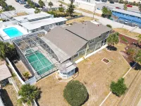 Walk One Block to Beach, Pool, Spacious for Families, Sleeps 12 - 4-Star