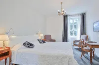 Logis Hotel Royal Saint-Mart - parking