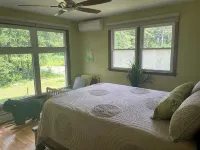 Quaint 2-bedroom House on Lily Pond w/Access to Lake St Catherine. Heat/AC/Wifi Hotels in Poultney