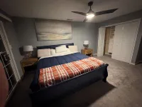 Cozy 3-bedroom 3 bathroom condo with AC, WiFi in charming Miller Beach 게리 호텔