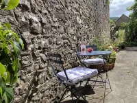 High spec, self contained apartment with garden in Georgian Manor House Hotels in Crickhowell