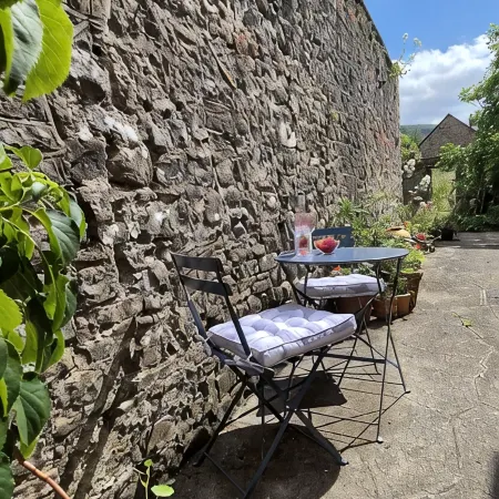 High spec, self contained apartment with garden in Georgian Manor House