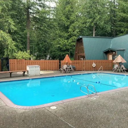 Cozy Mountain Home with Hot Tub and Wifi in Rhododendron