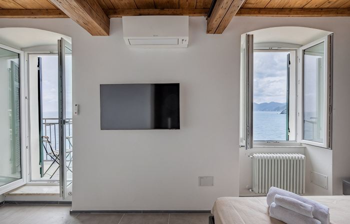 Eldorado: Romantic Seafront Getaway